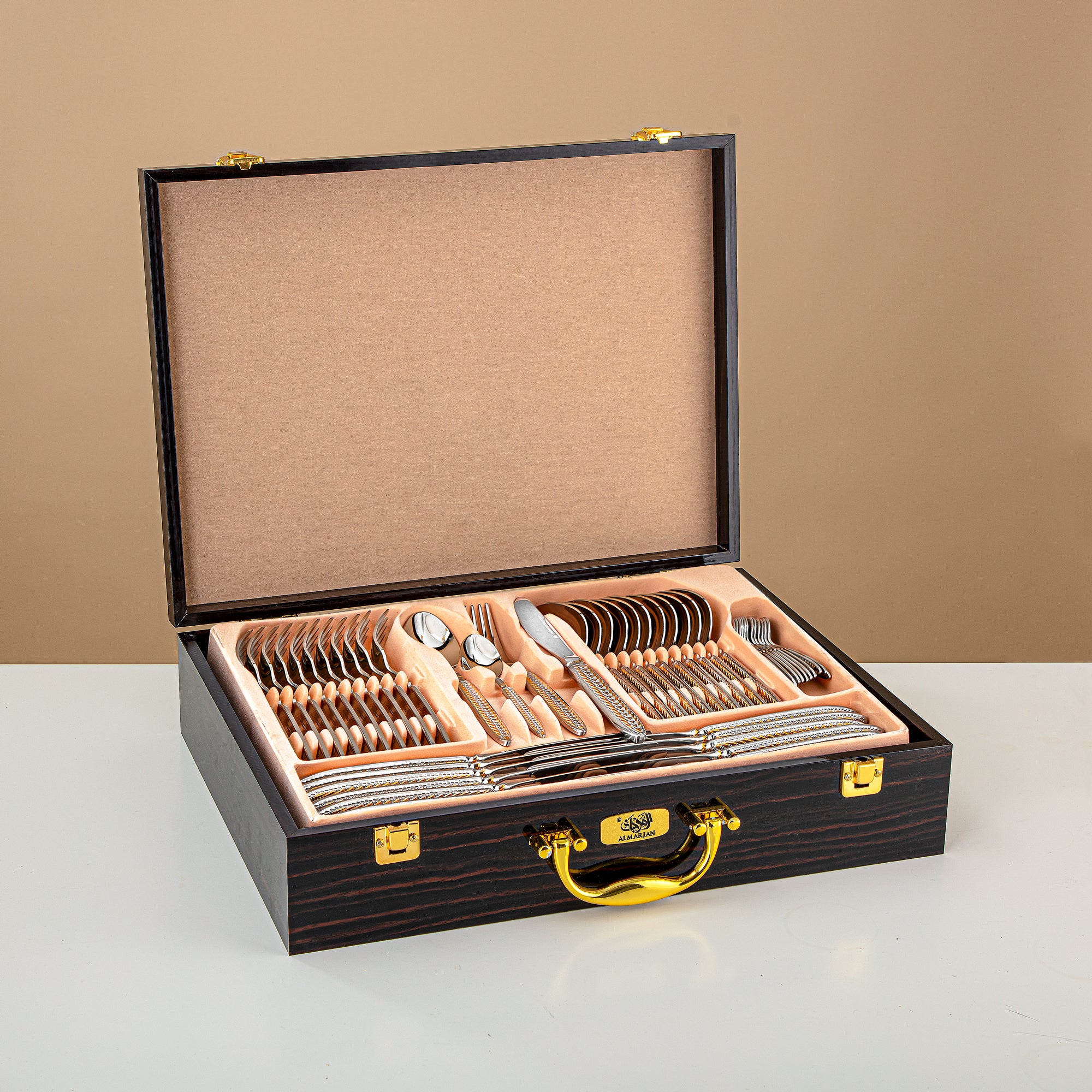 طقم أدوات مائدة ألمرجان 84 قطعة، ستانلس ستيل، حقيبة جلدية، فضي وذهبي (CUT0010436) طقم أدوات مائدة أنيق