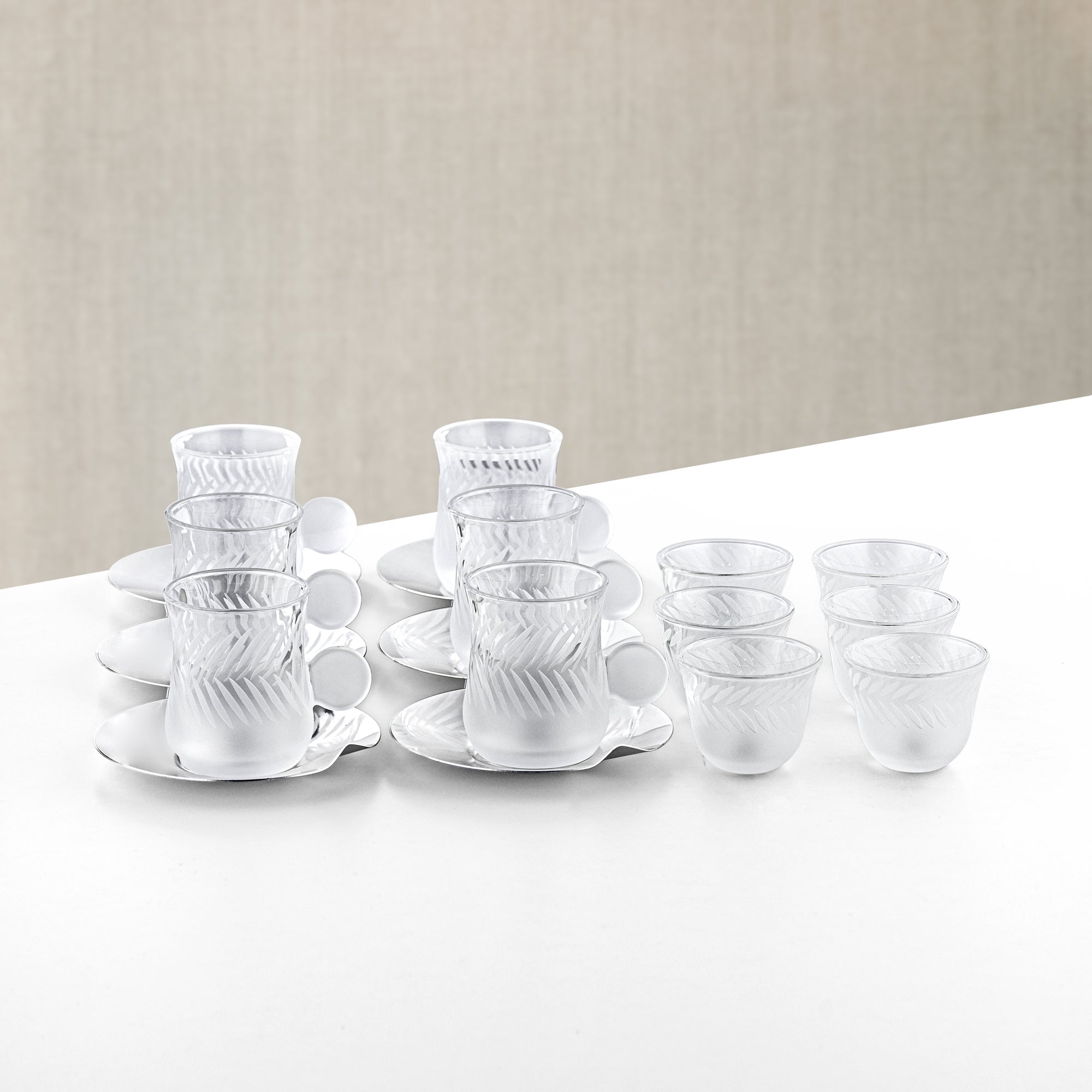 طقم الترمس والشاي المرجان 20 قطعة بلمسة نيكل مطفي