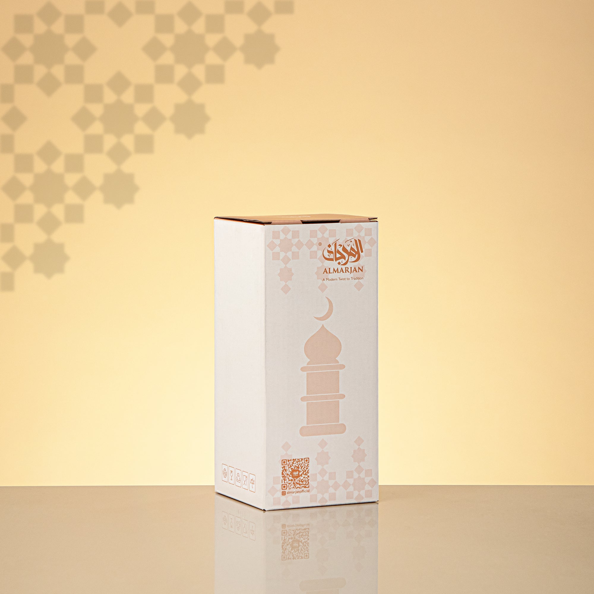 Almarjan Minaret Table Decoration 16.5cm x 6cm Ivory with Golden Lines & Crescent Moon – Noor Al Layali