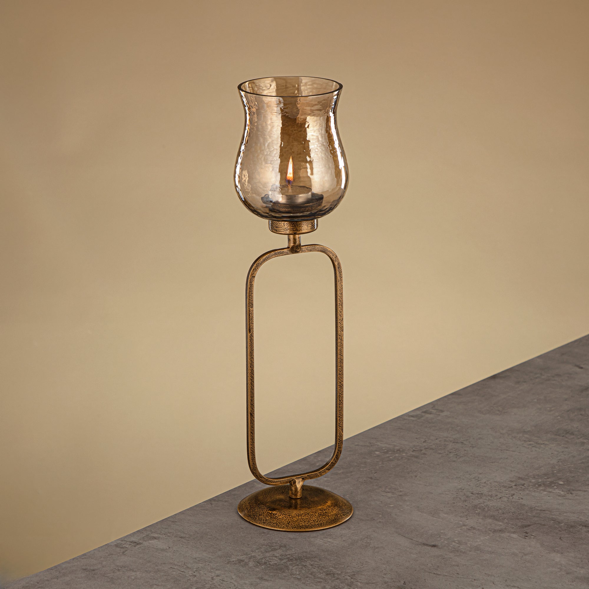 حامل شموع العنصر المرجان نحاس مطروق زجاج بني 11x11x41 سم حامل ذهبي عتيق (GMT2960013)