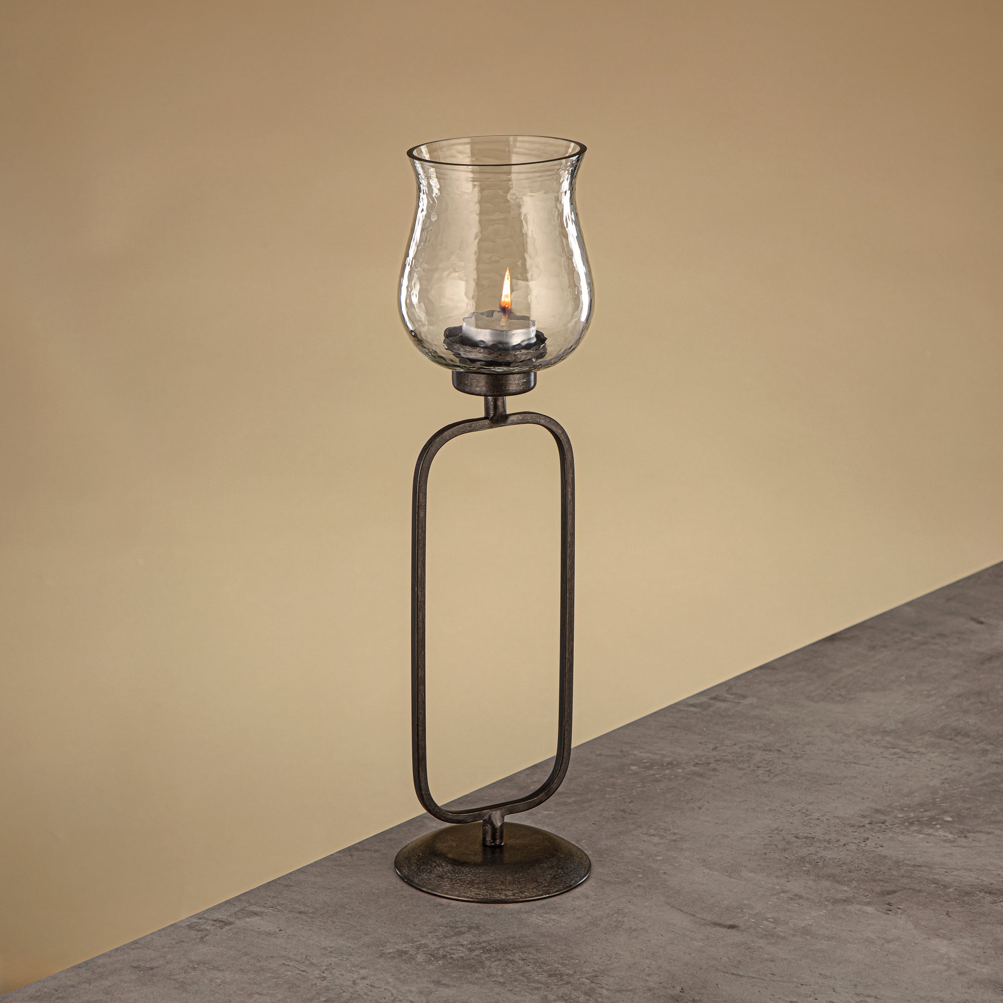 حامل شموع العنصر المرجان مطروق زجاج شفاف 11x11x41 سم حامل فضي عتيق (GMT2960016)