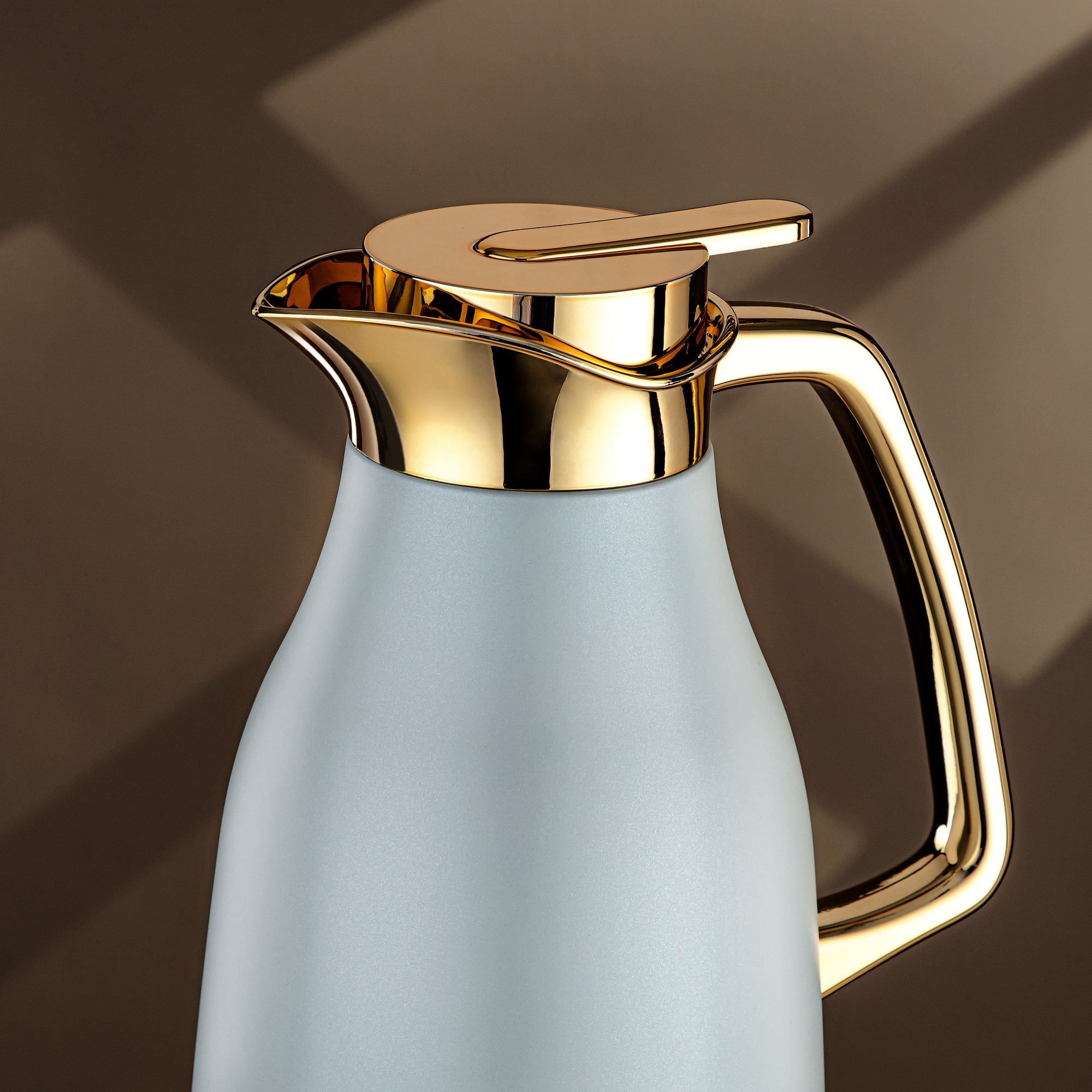 طقم ترامس المرجان مطفي رمادي وذهبي 0.7L + 1L (RGC-0700Q265YZC95+1000Q265YZC95) – تقديم أنيق | رمضان والجمعات