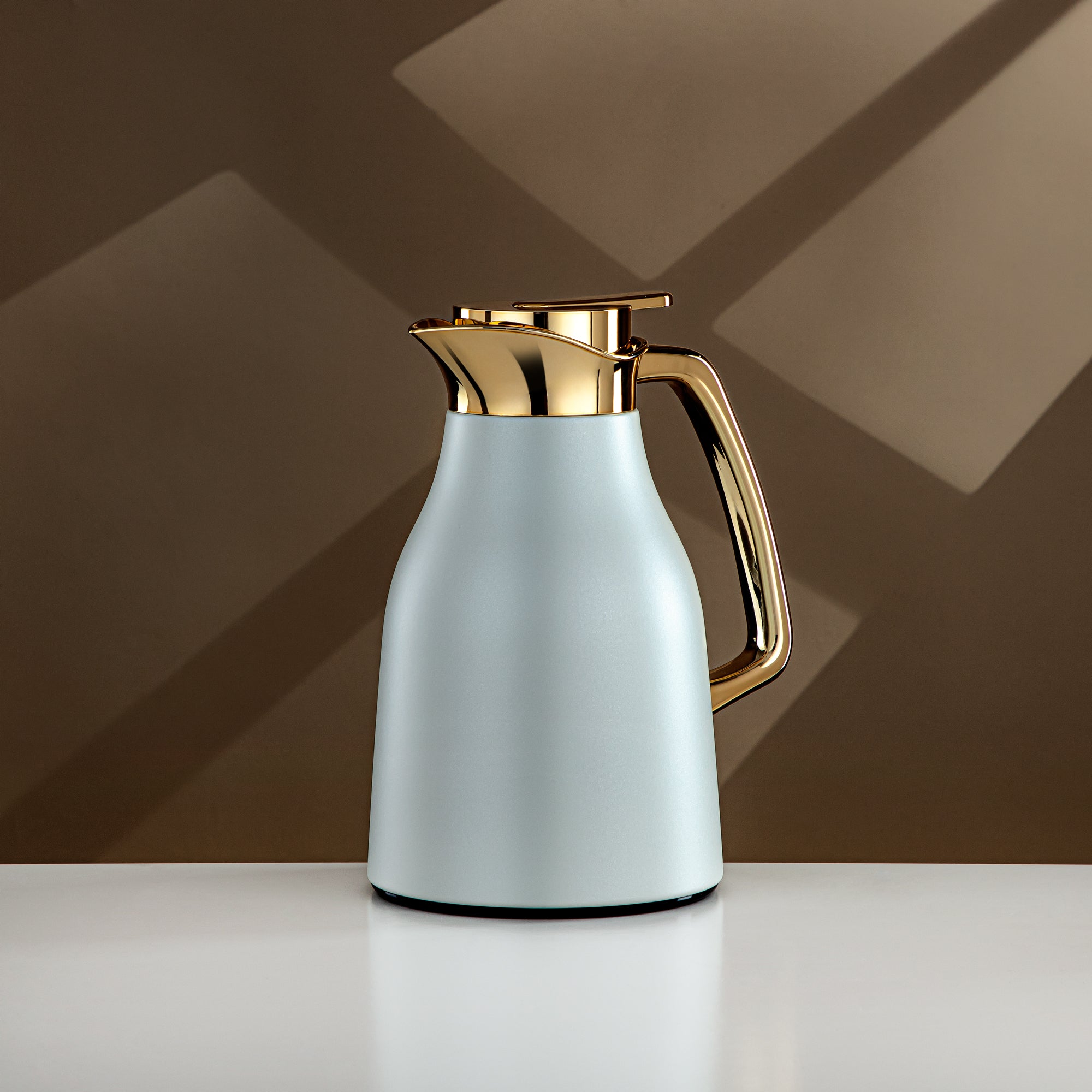 طقم ترامس المرجان مطفي رمادي وذهبي 0.7L + 1L (RGC-0700Q265YZC95+1000Q265YZC95) – تقديم أنيق | رمضان والجمعات