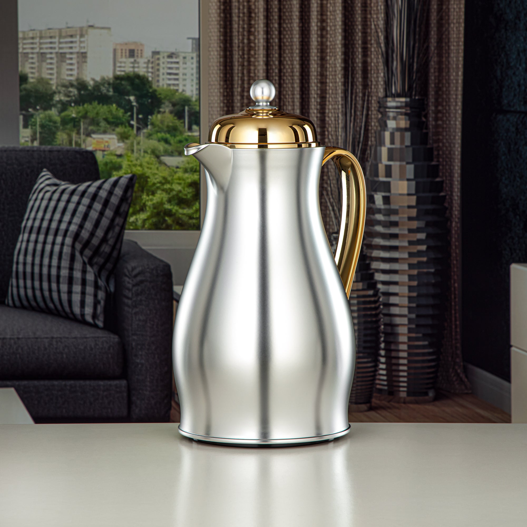 Almarjan Vacuum Flask Metal Body with Glass Liner 1.4L Matt Silver & Gold (RPA-140-MSG) – Everyday Elegance Collection