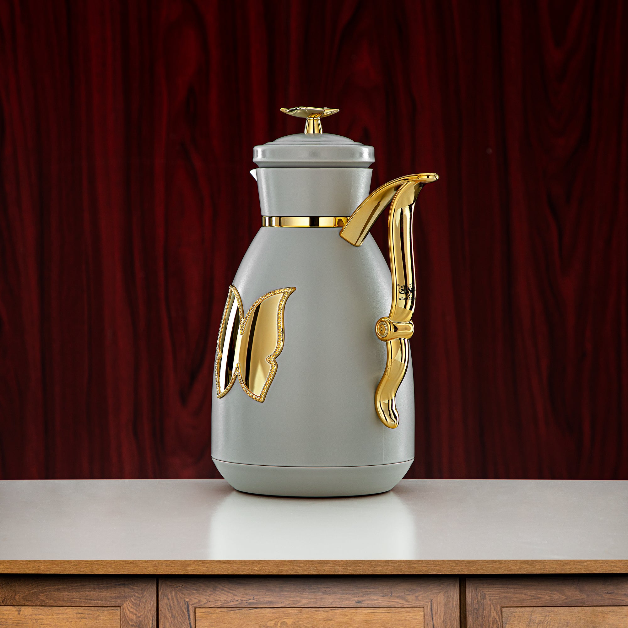 طقم ترامس المرجان بلاستيك زر ضغط 0.7 لتر + 1 لتر رمادي فاتح وذهبي (SM-2C142-070/100 LG/G) - زجاجة شاي وقهوة