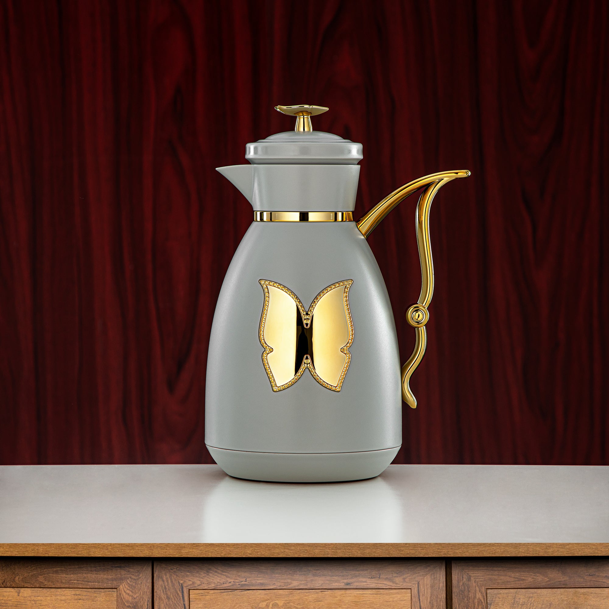 طقم ترامس المرجان بلاستيك زر ضغط 0.7 لتر + 1 لتر رمادي فاتح وذهبي (SM-2C142-070/100 LG/G) - زجاجة شاي وقهوة