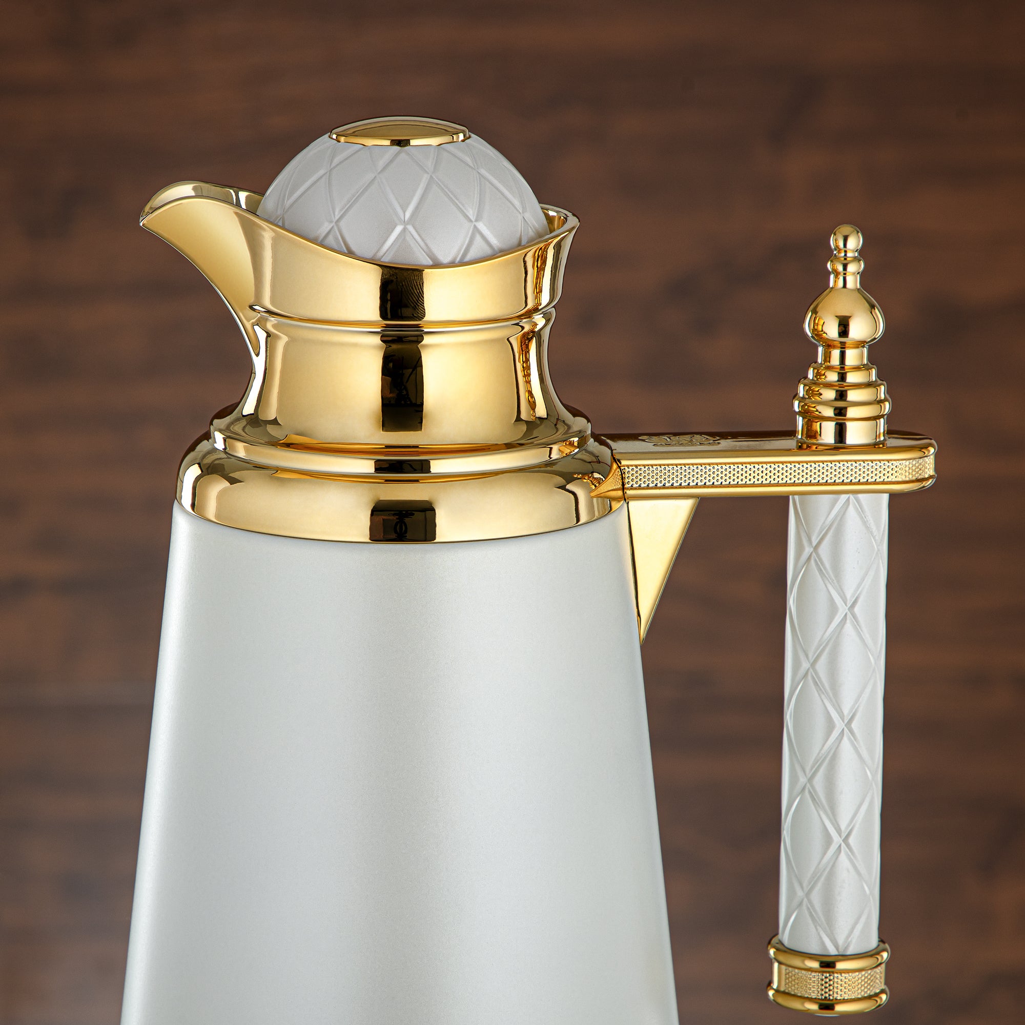 ألمرجان طقم ترامس، زر ضغط - 0.7 لتر + 1 لتر، أبيض وذهبي (CBY+CBZ-RWG) - ترامس