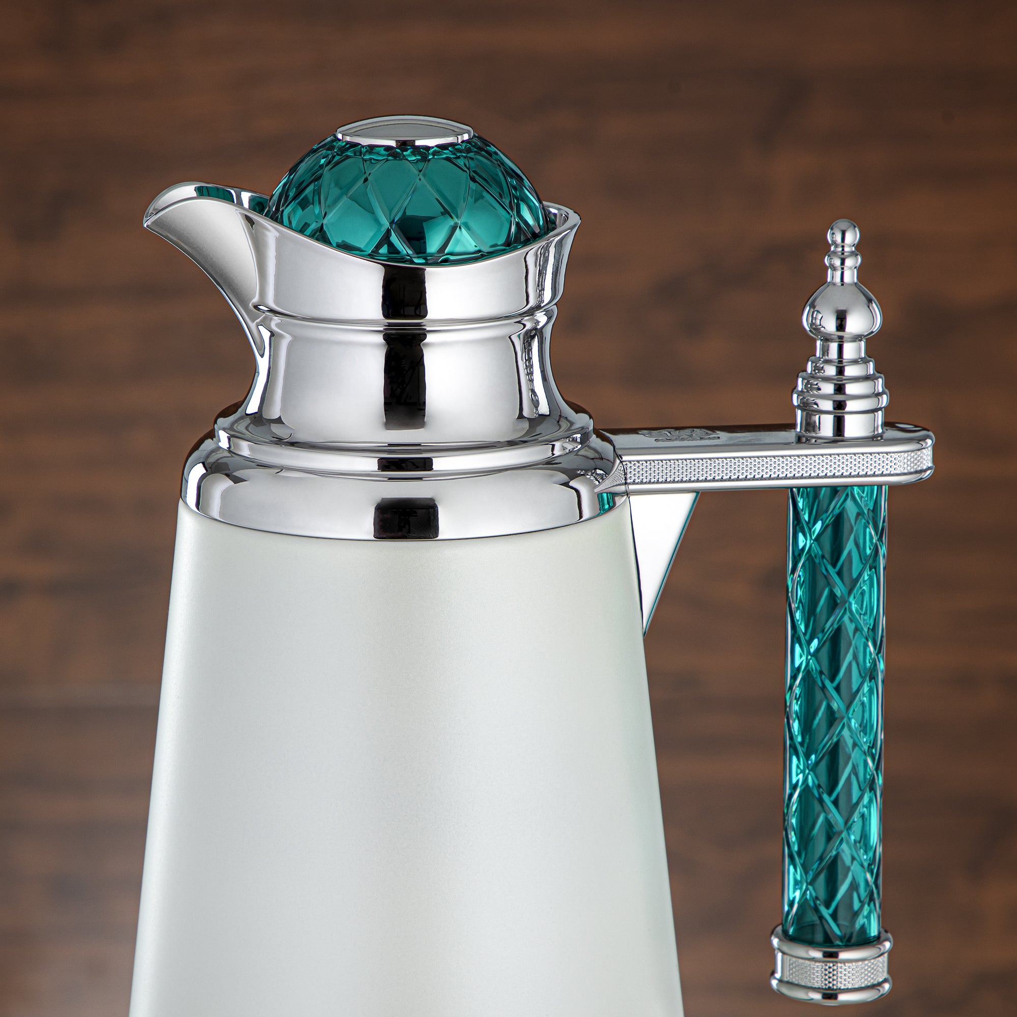 ألمرجان طقم ترامس، زر ضغط، مقبض أكريليك - 0.7 لتر + 1 لتر، أبيض، فضي وأخضر (CBY+CBZ-WGC) - قوارير فراغ كلاسيكية ترامس