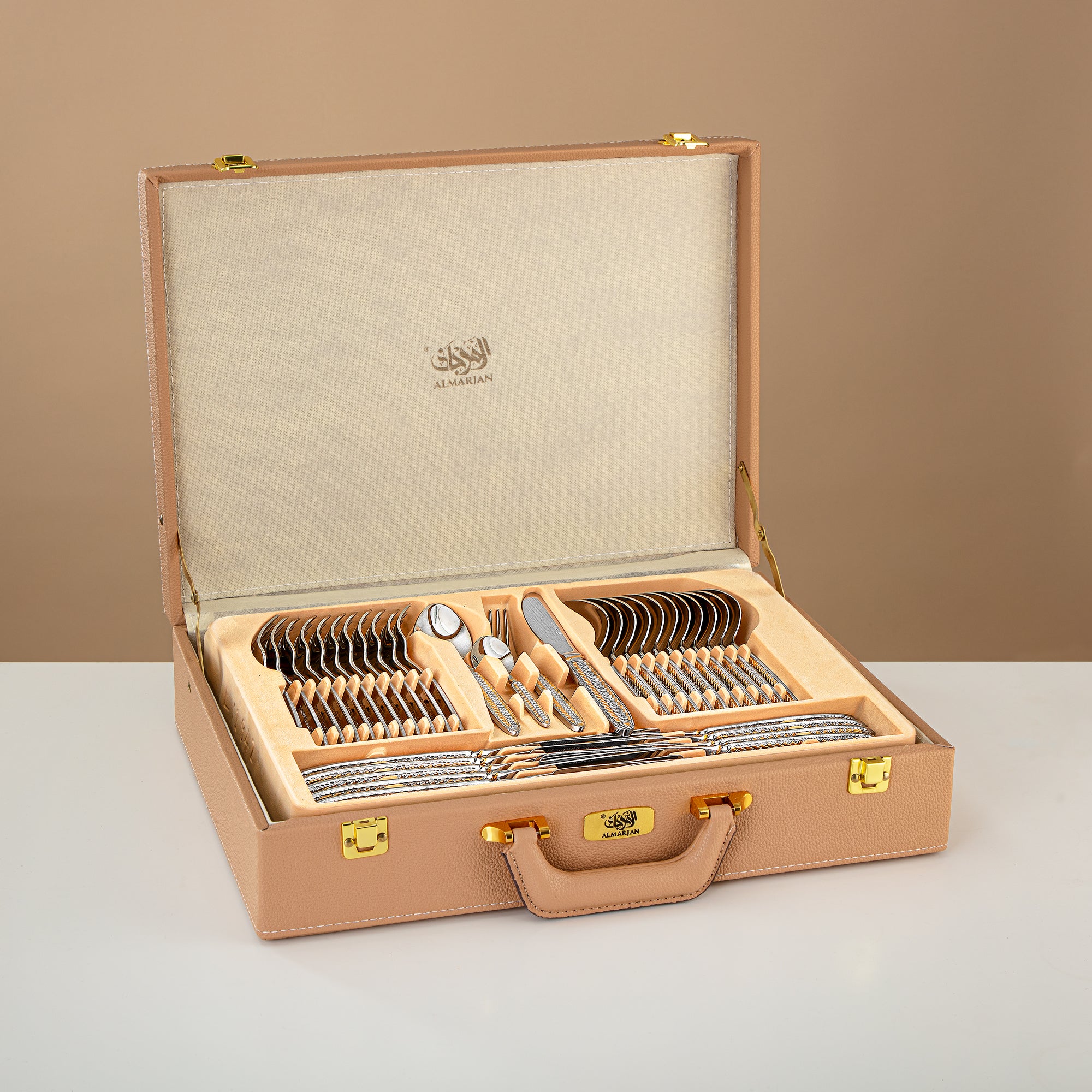 طقم أدوات مائدة ألمرجان 72 قطعة، ستانلس ستيل، حقيبة جلدية، فضي وذهبي (CUT0010432) طقم أدوات مائدة أنيق