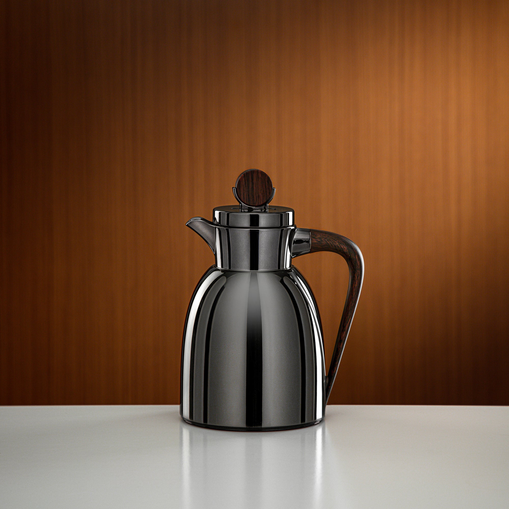 ترمس المرجان سعة 0.7 لتر بلون أسود فحمي وخشب داكن