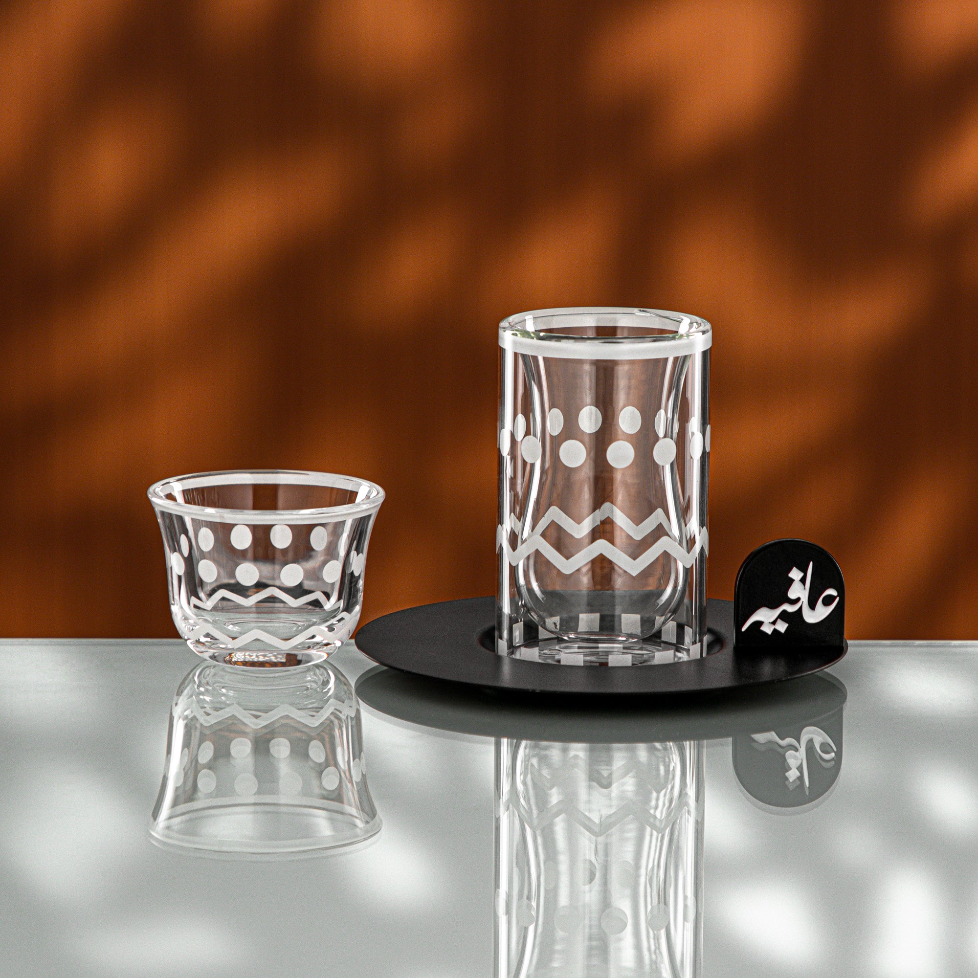 طقم شاي وقهوة المرجان 18 قطعة أسود مطفي وأبيض