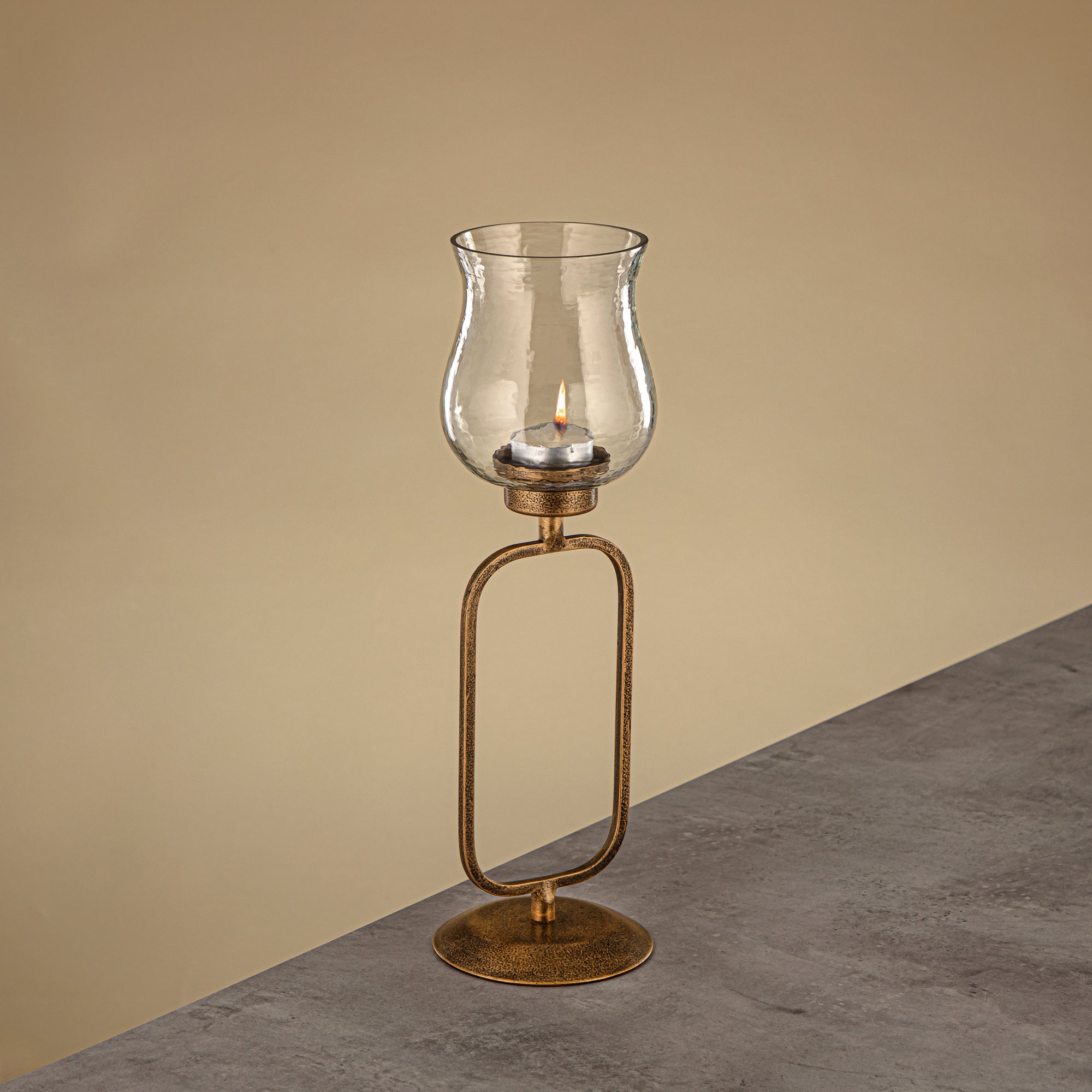 حامل شموع العنصر المرجان مطروق زجاج شفاف 11x11x36 سم حامل ذهبي عتيق (GMT2960011)