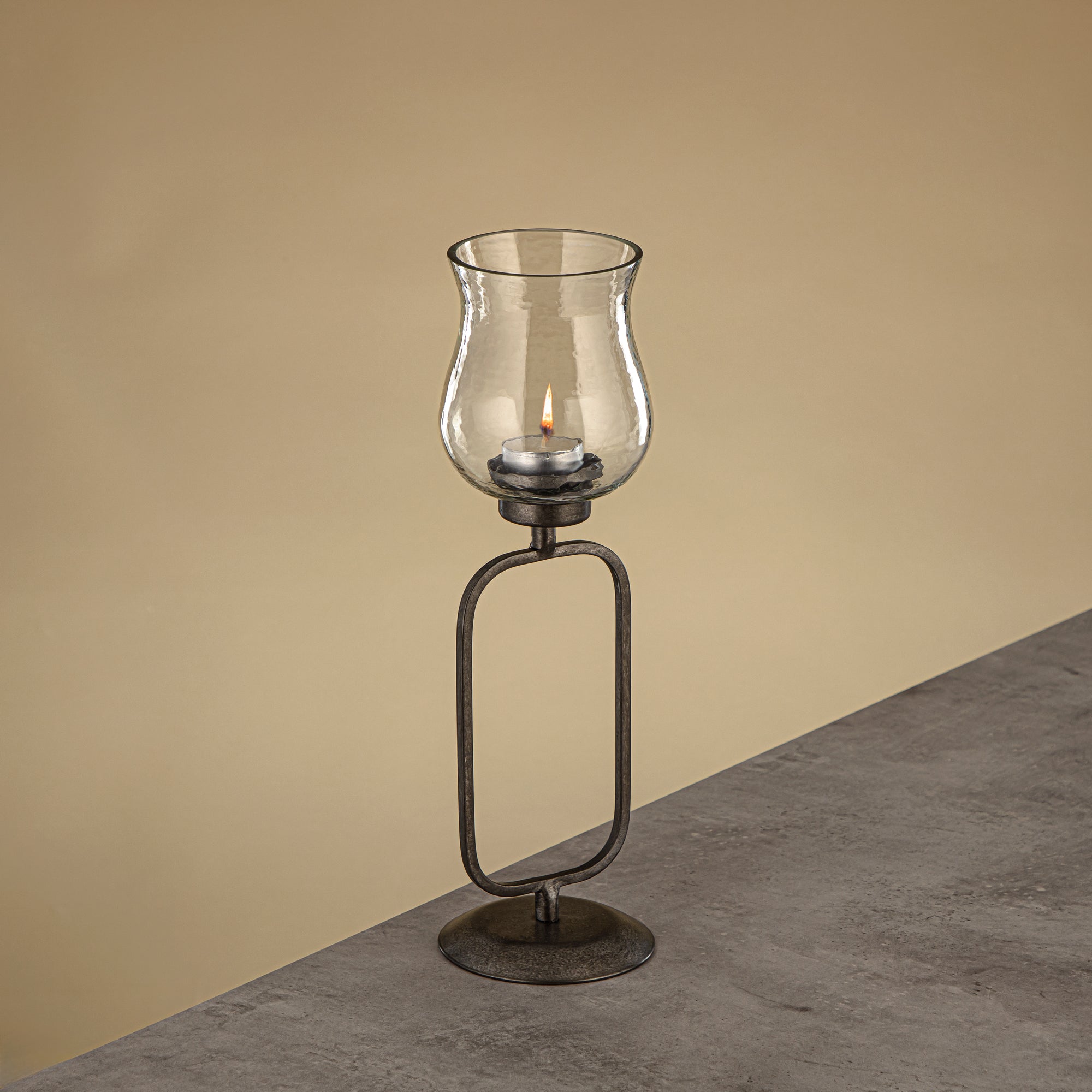 حامل شموع العنصر المرجان، زجاج شفاف مطروق، 11x11x36 سم، حامل فضي عتيق (GMT2960012)