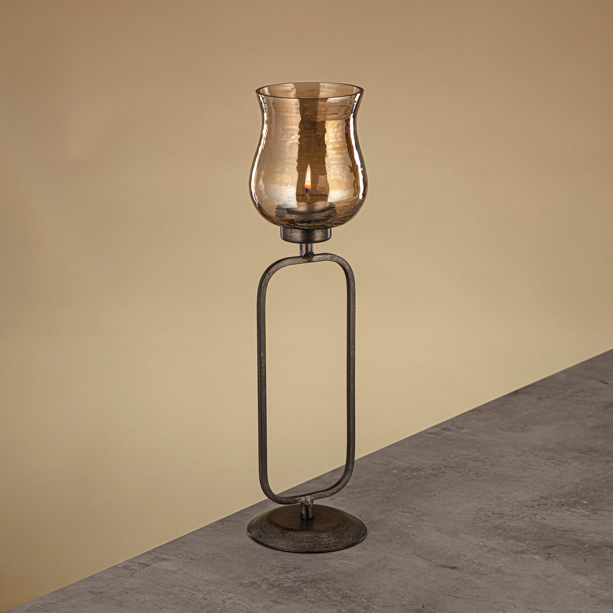 حامل شموع العنصر المرجان نحاس مطروق زجاج بني 11x11x41 سم حامل فضي عتيق (GMT2960014)