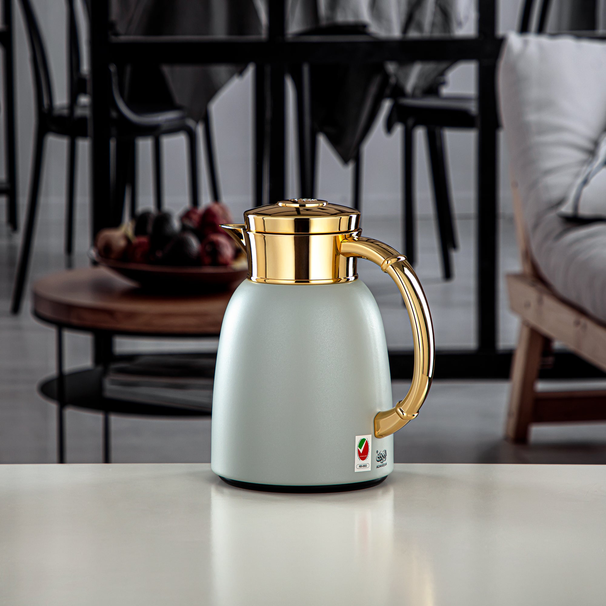 ترمس المرجان سعة 0.65 لتر (QVC-0650Q265YZC95) - زر ضغط، رمادي حجري وذهبي | أدوات تقديم عصرية