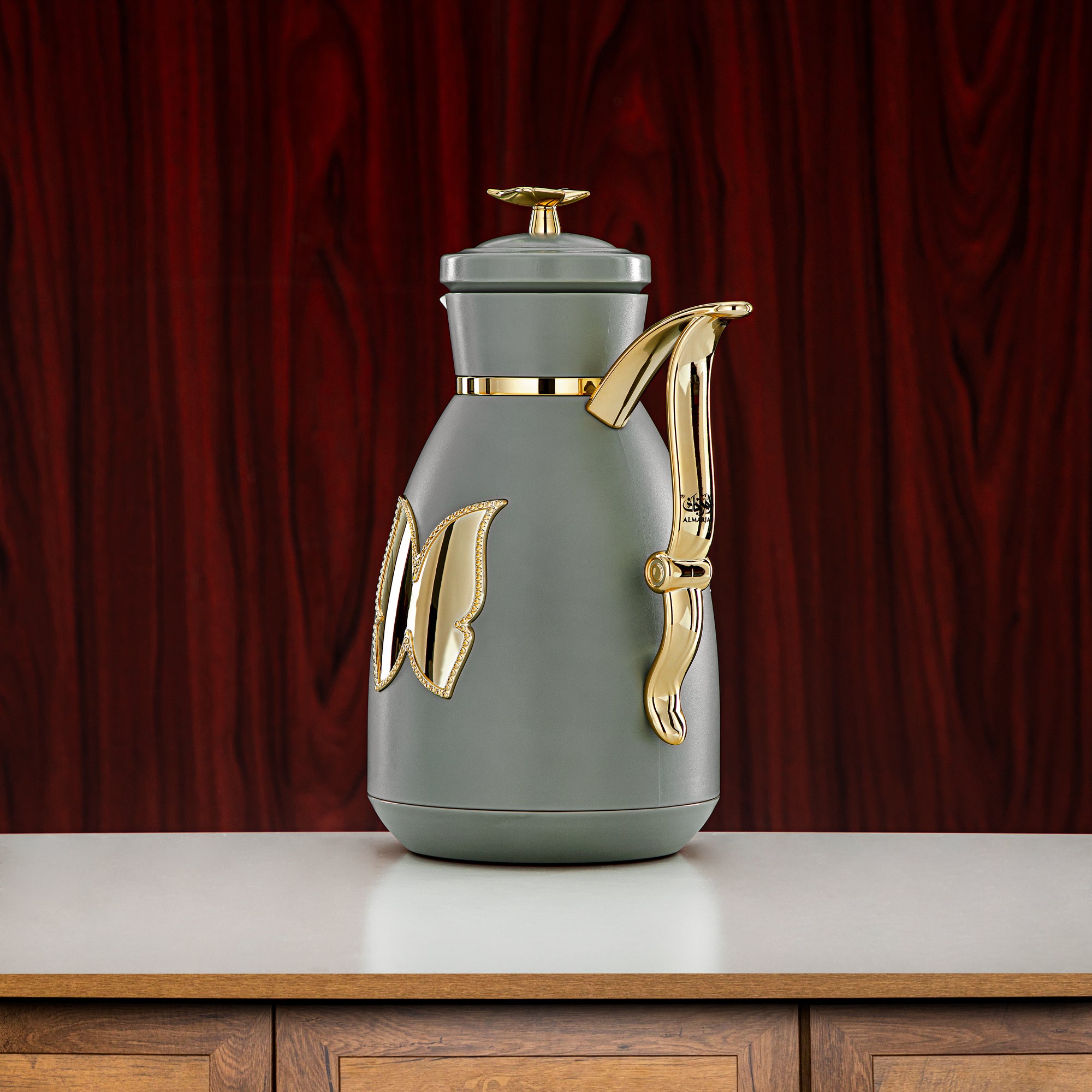 طقم ترامس المرجان بلاستيك زر ضغط 0.7 لتر + 1 لتر أخضر وذهبي (SM-2C142-070/100 GG/G) - زجاجة شاي وقهوة