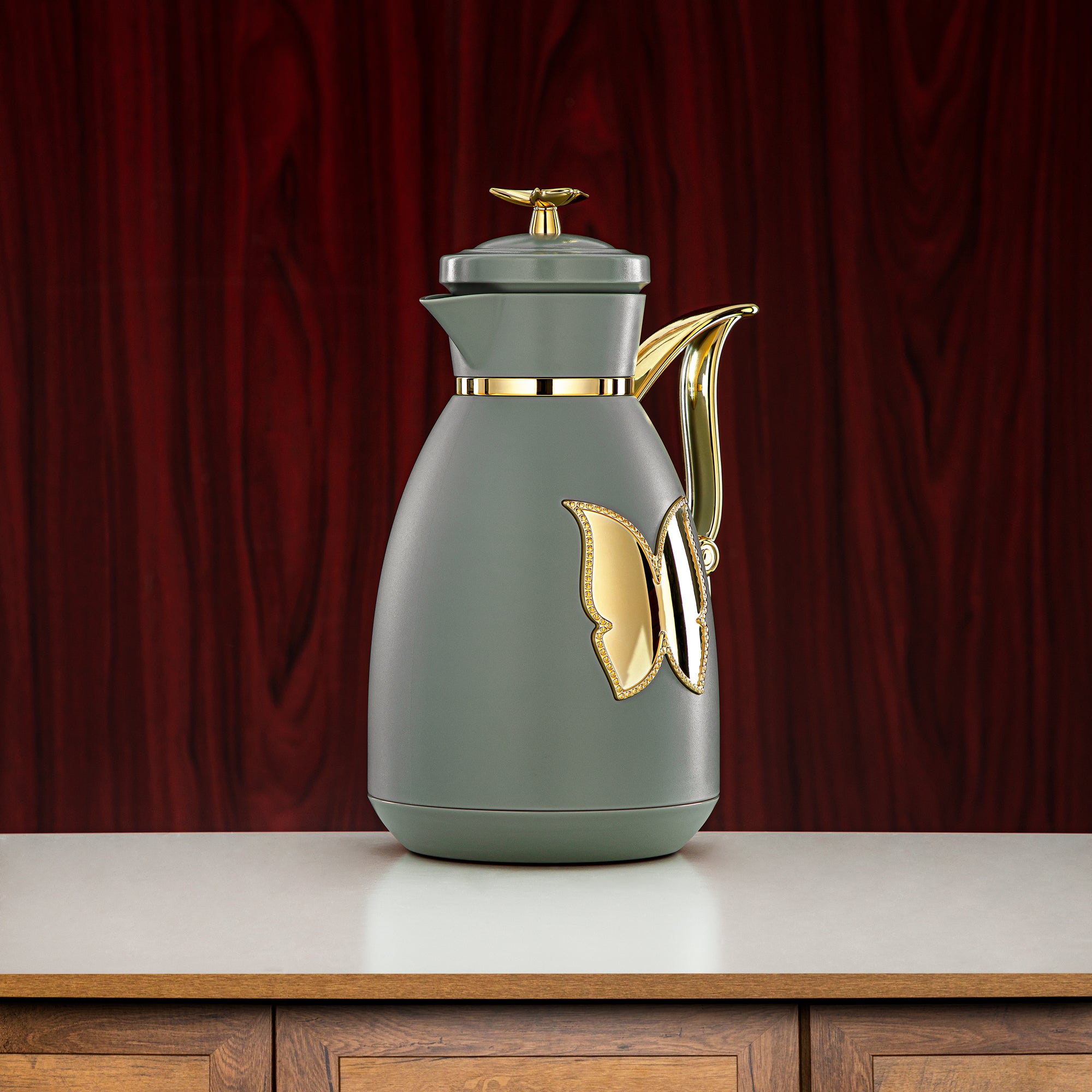 طقم ترامس المرجان بلاستيك زر ضغط 0.7 لتر + 1 لتر أخضر وذهبي (SM-2C142-070/100 GG/G) - زجاجة شاي وقهوة