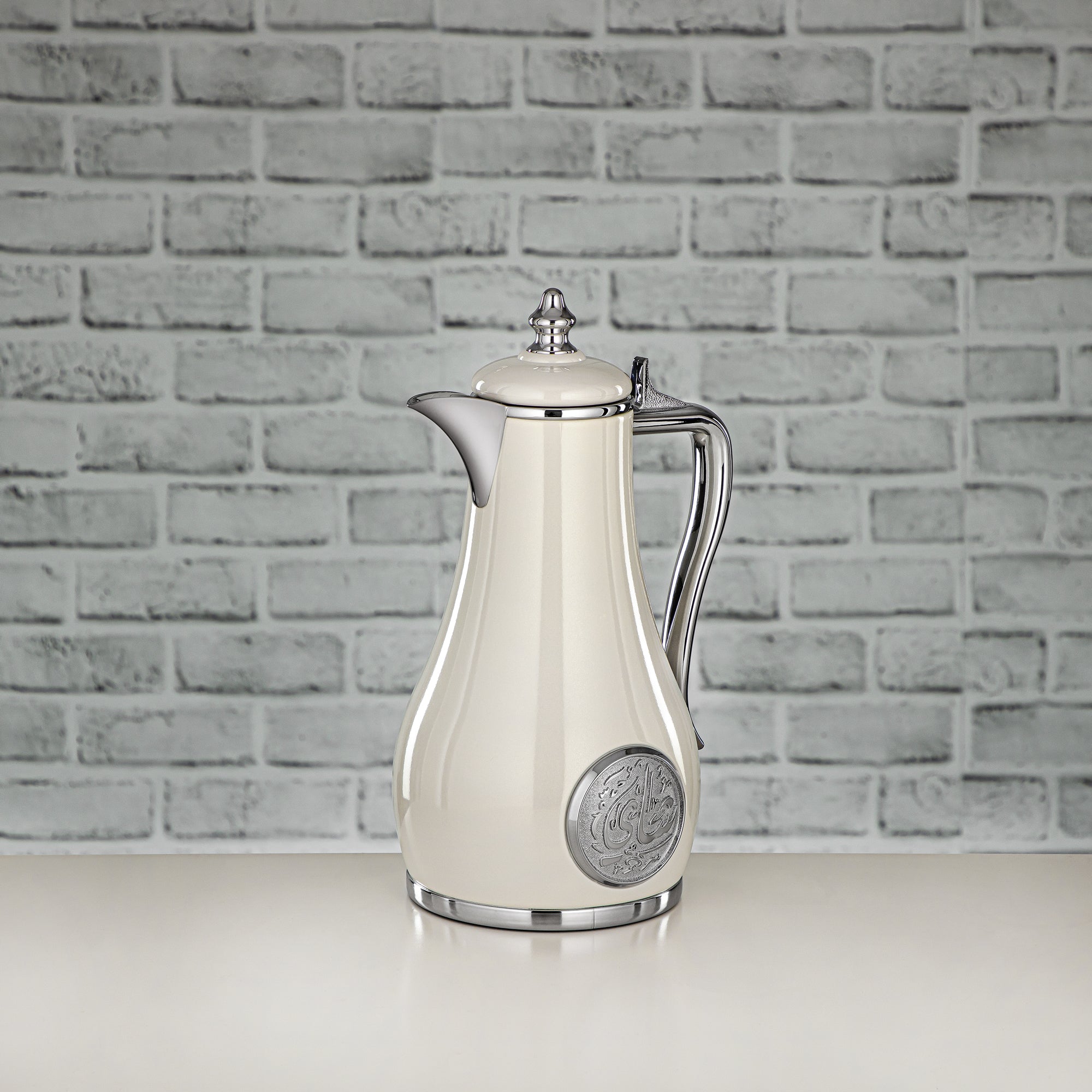 ألمرجان طقم ترامس، زر ضغط - 1 لتر + 1 لتر، أبيض لؤلؤي وفضي (SR-PWS) - كلاسيكي وأنيق