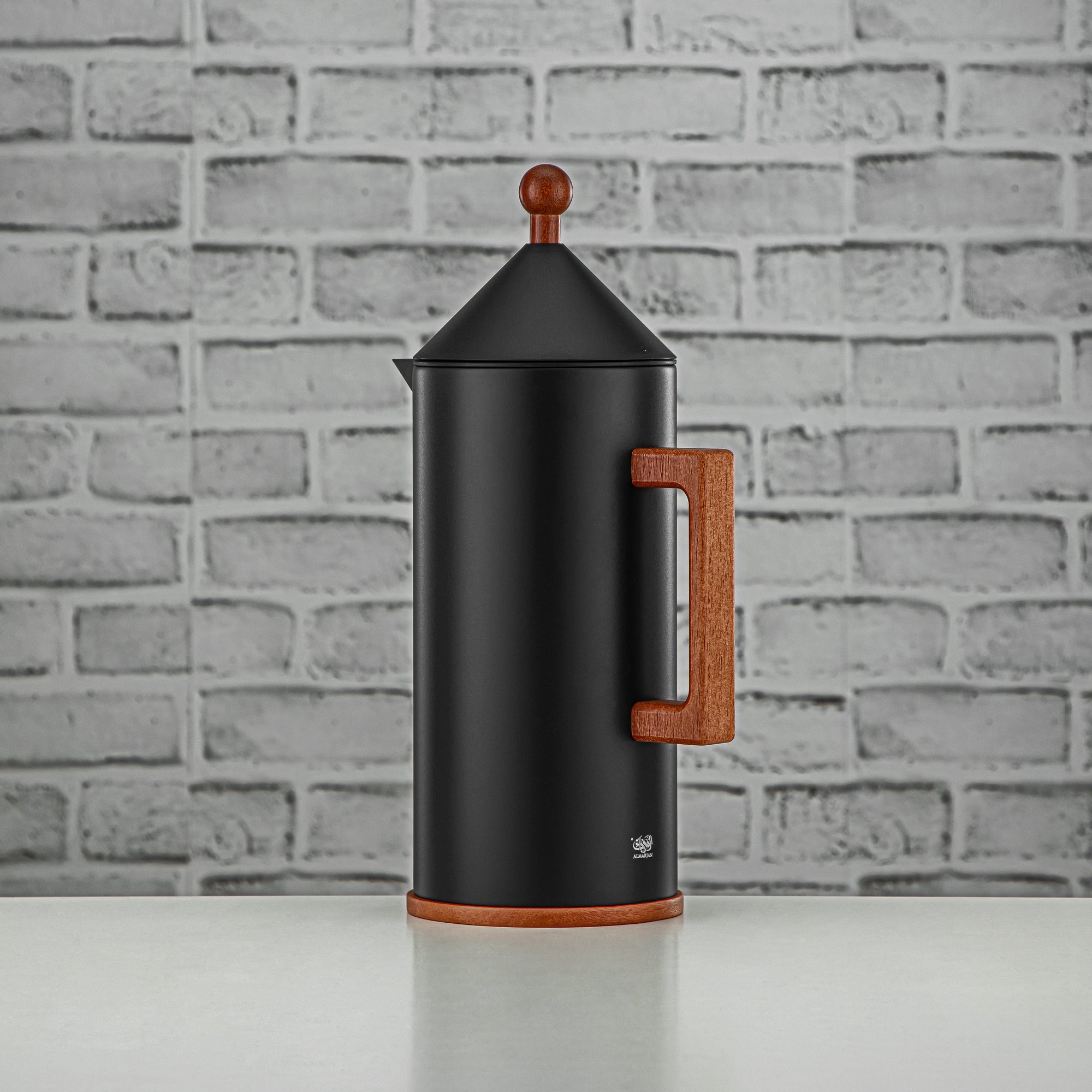 طقم ترامس المرجان زر ضغط 0.6 لتر + 1 لتر أسود وخشب (VAF2950010) - مجموعة طقم ترامس حديثة